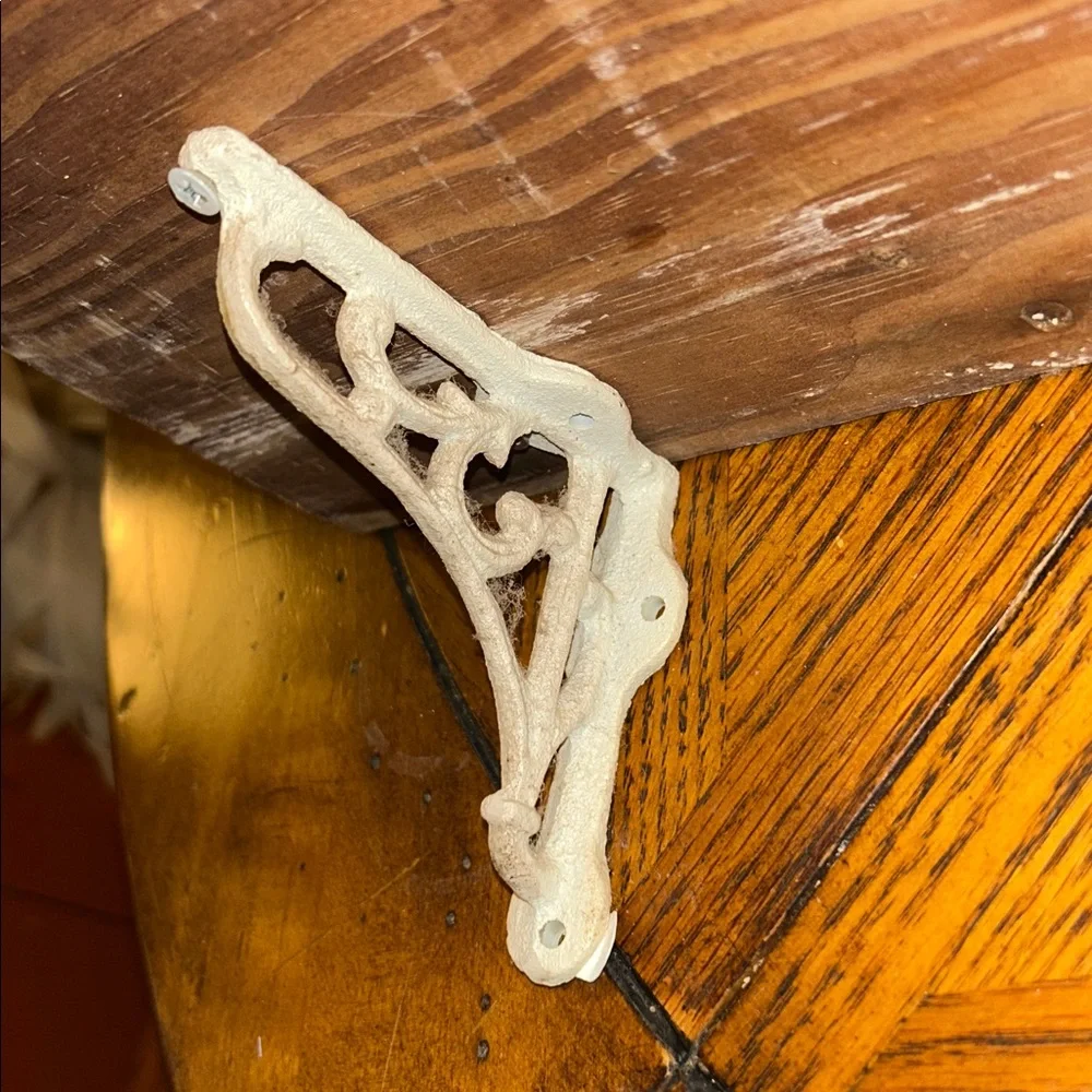 Shabby Chic Wooden Shelf